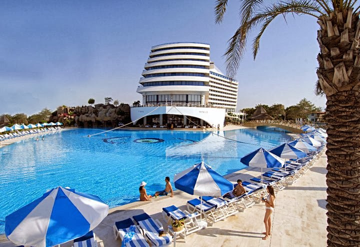 imagini hotel TITANIC LARA